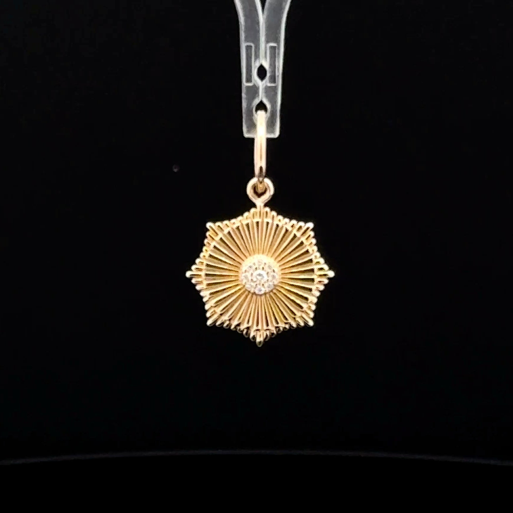 DIAMOND CENTER FLUTED DISC PENDANT
