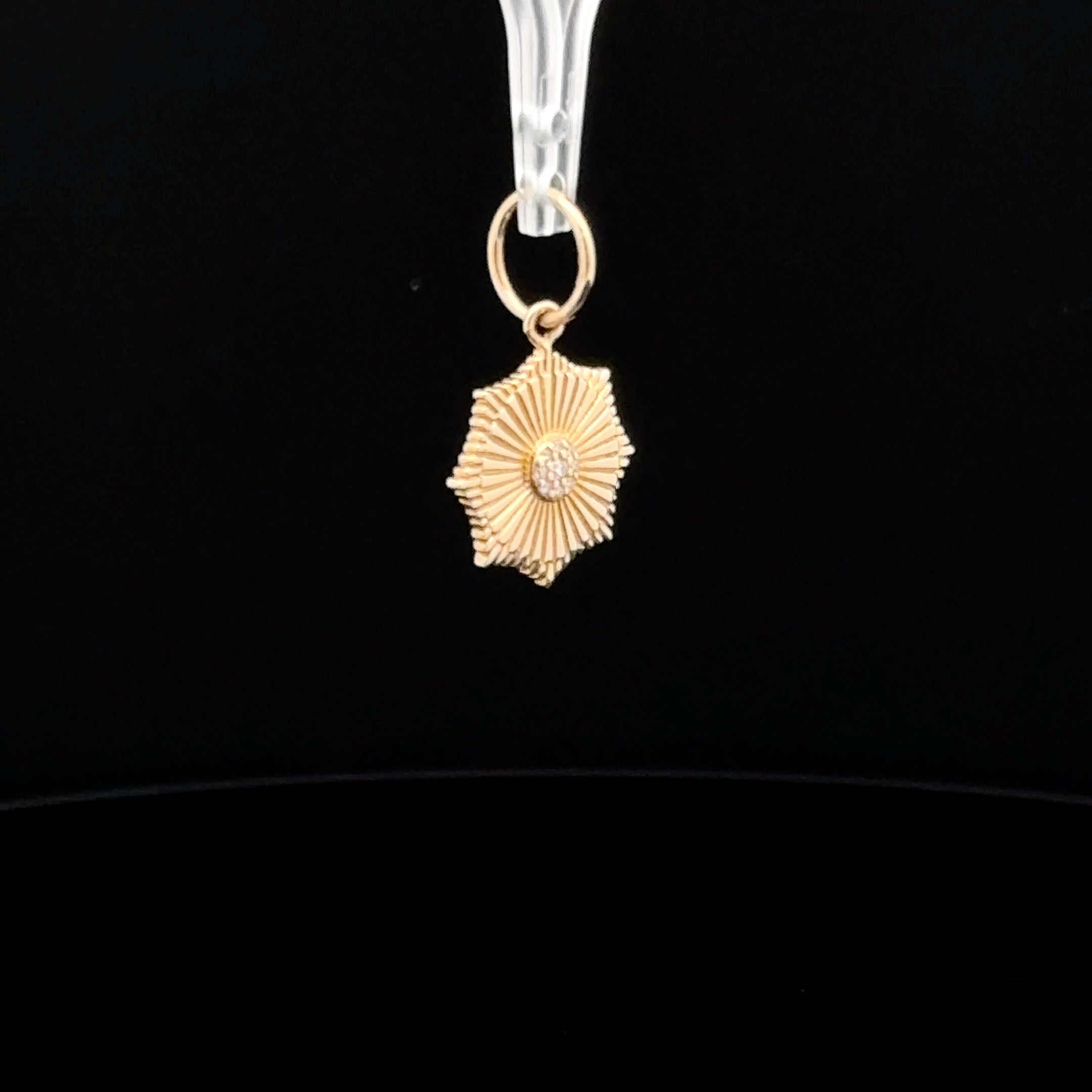 DIAMOND CENTER FLUTED DISC PENDANT
