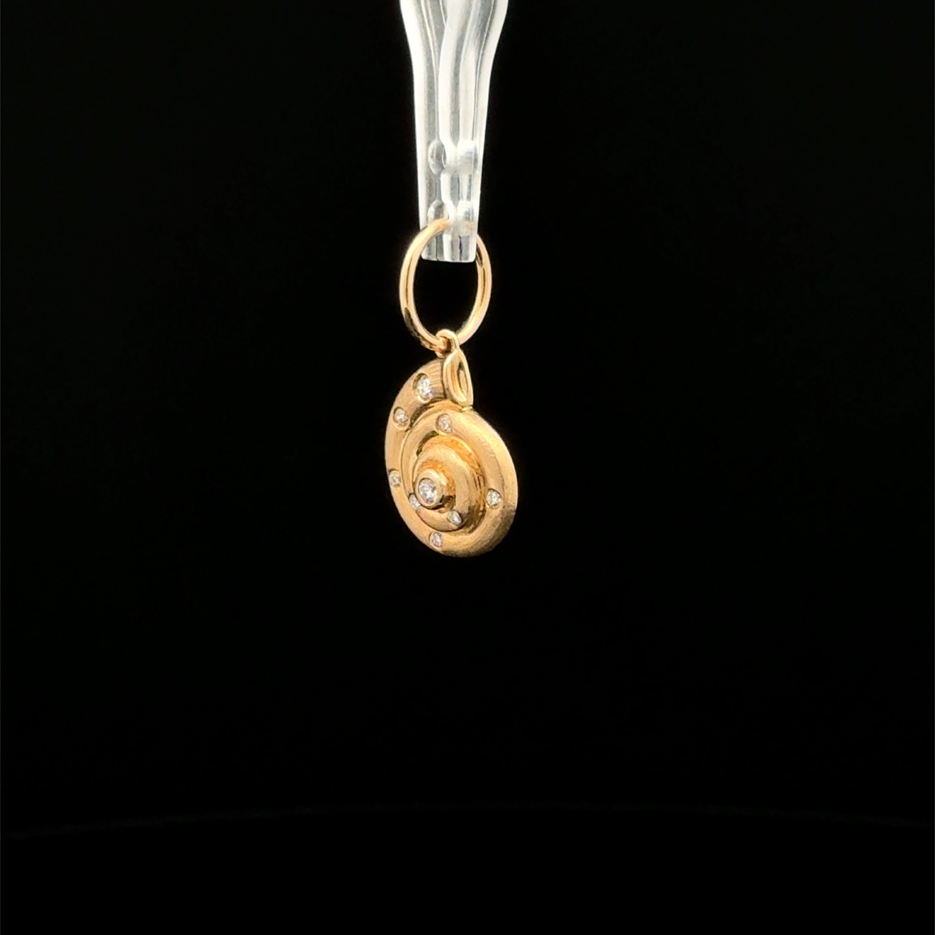 DIAMOND SHELL PENDANT