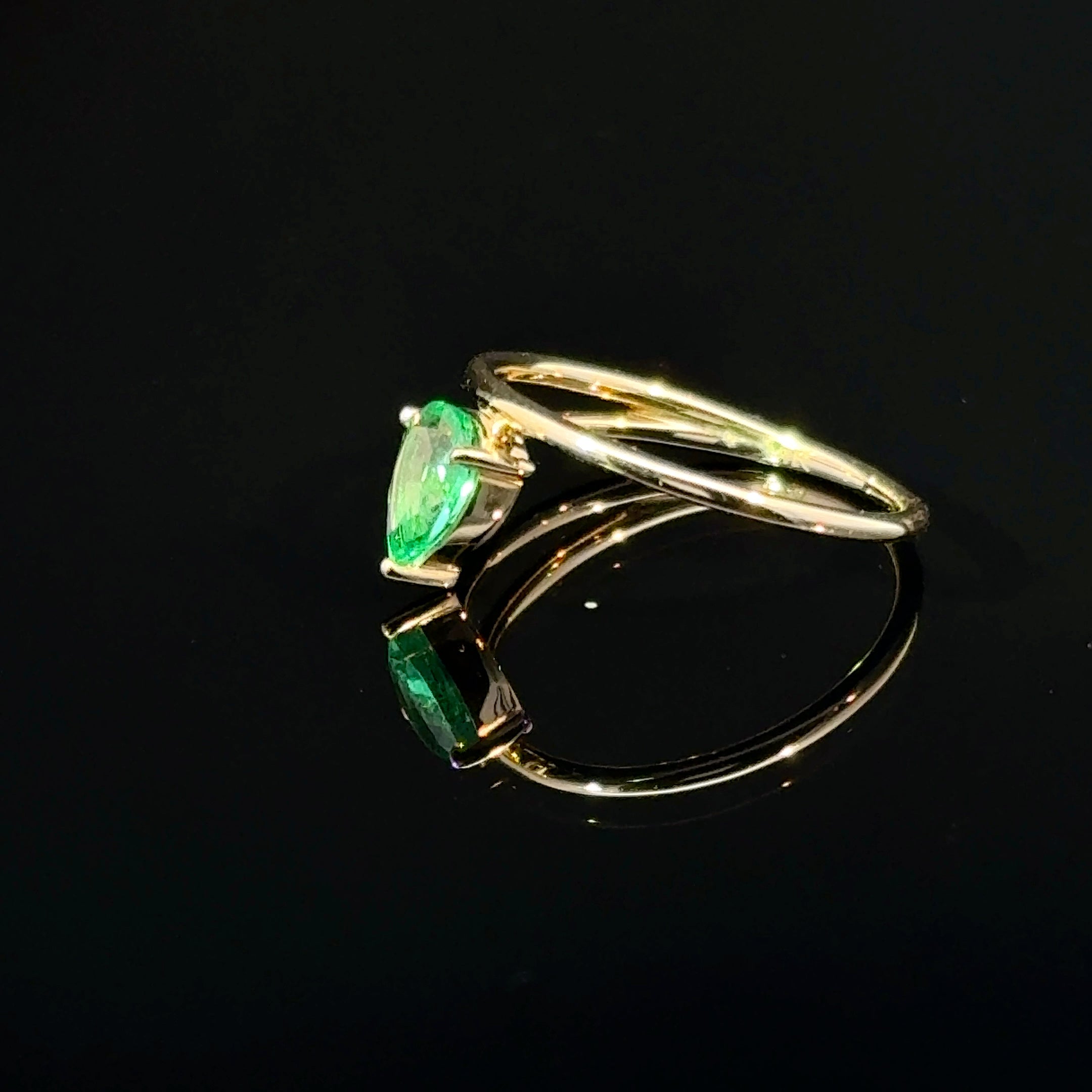 EMERALD ORBIT YELLOW GOLD RING
