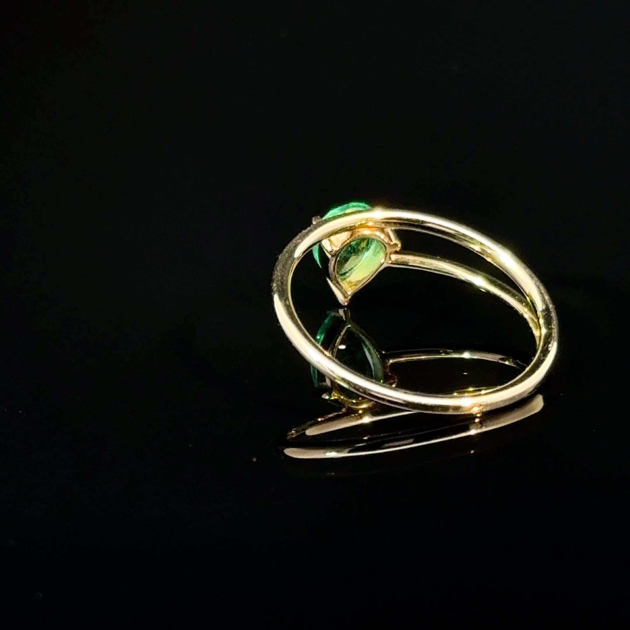 EMERALD ORBIT YELLOW GOLD RING