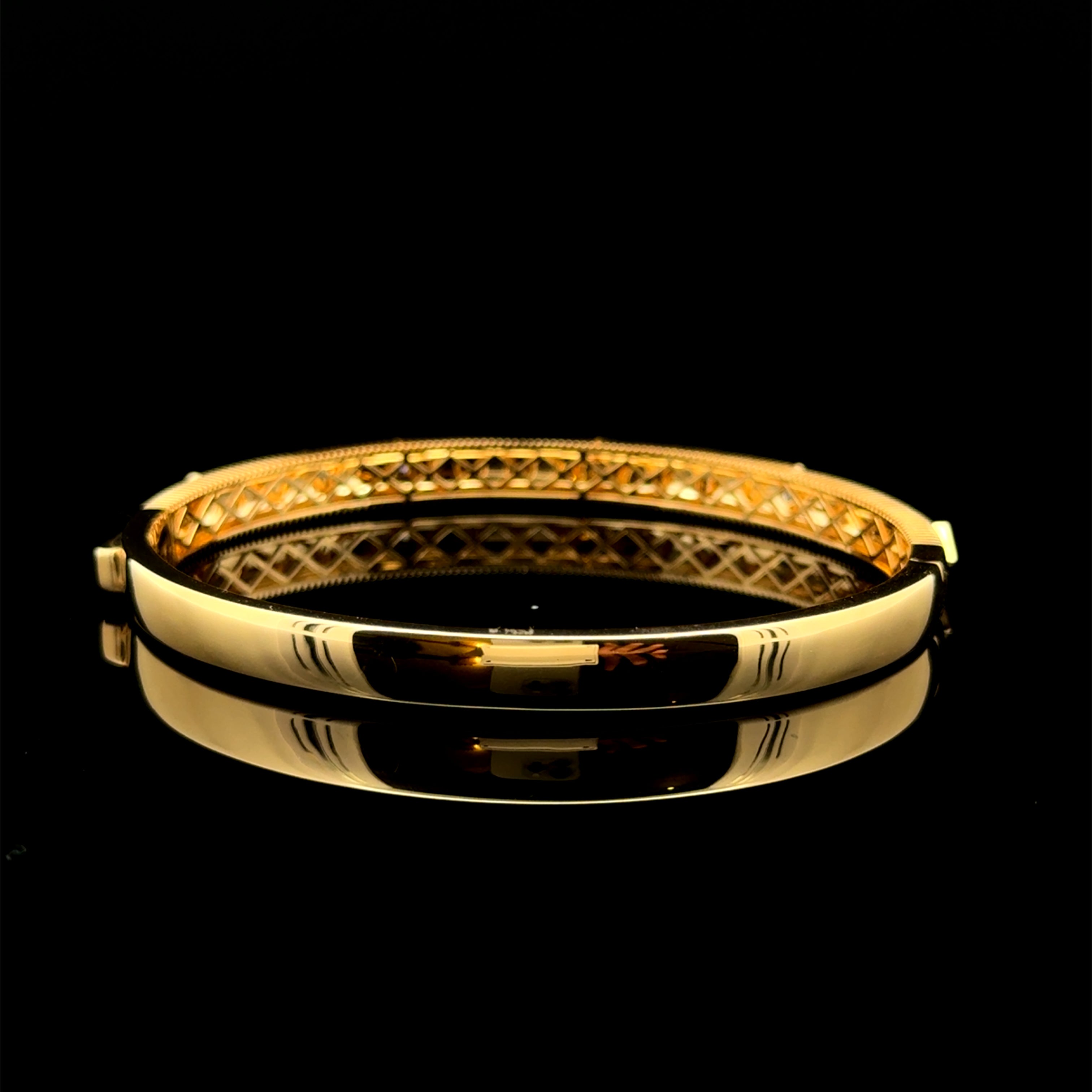 PATH DIAMOND YELLOW GOLD BANGLE