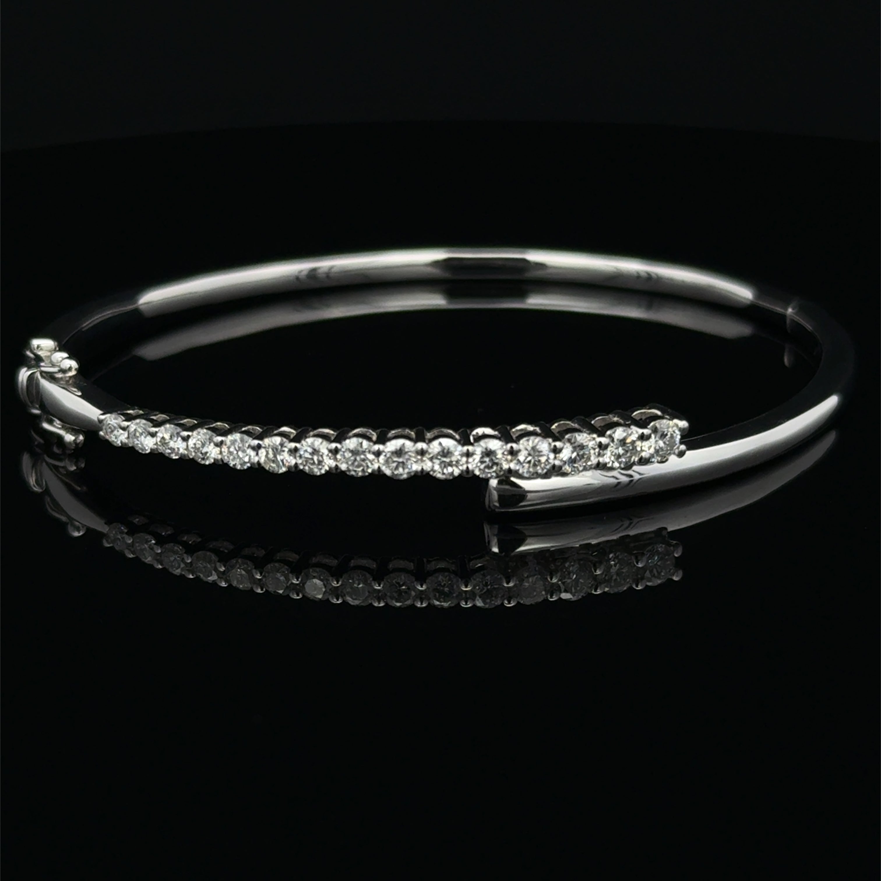 Diamond Pavé Overlap White Gold Bangle