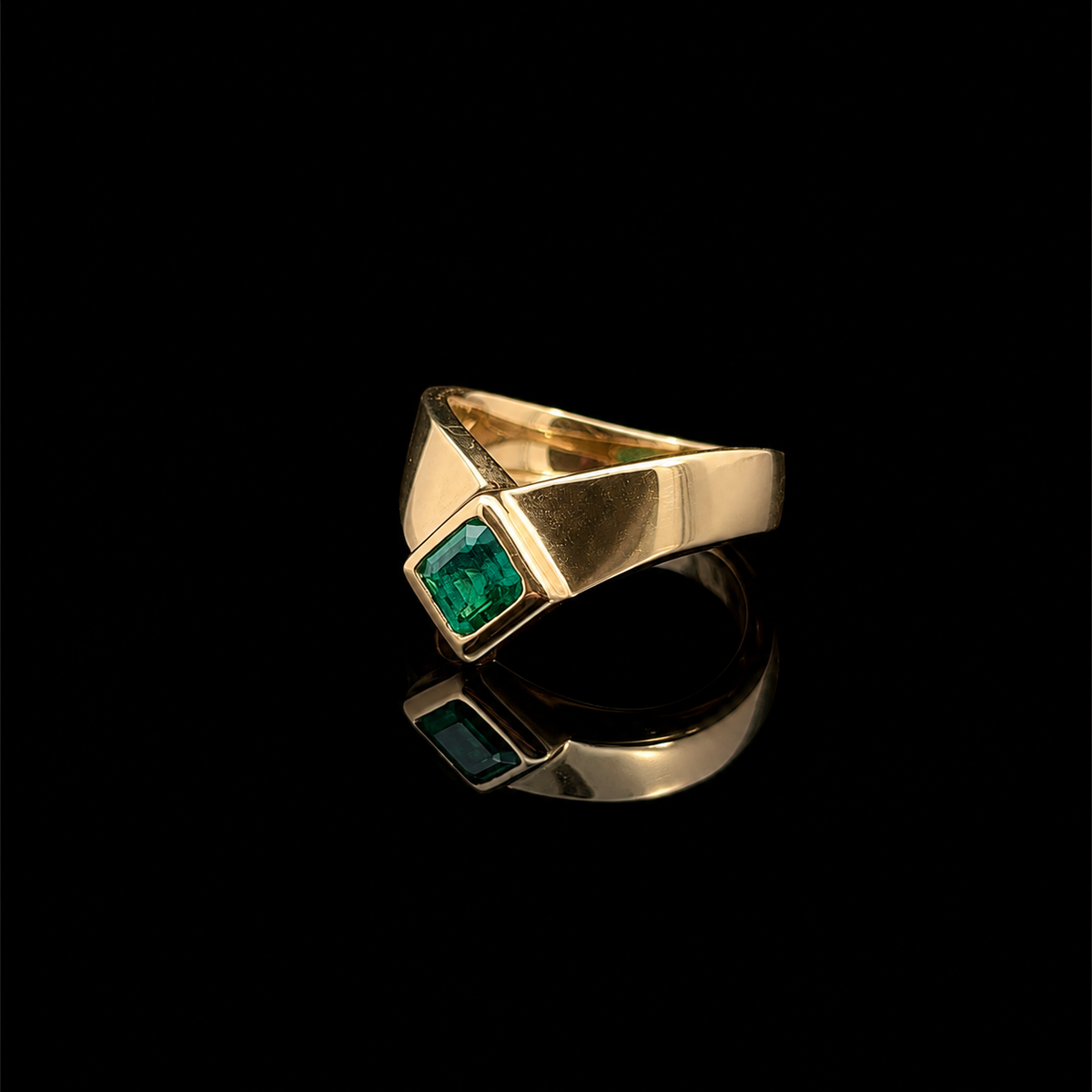 The Emerald Compass Ring