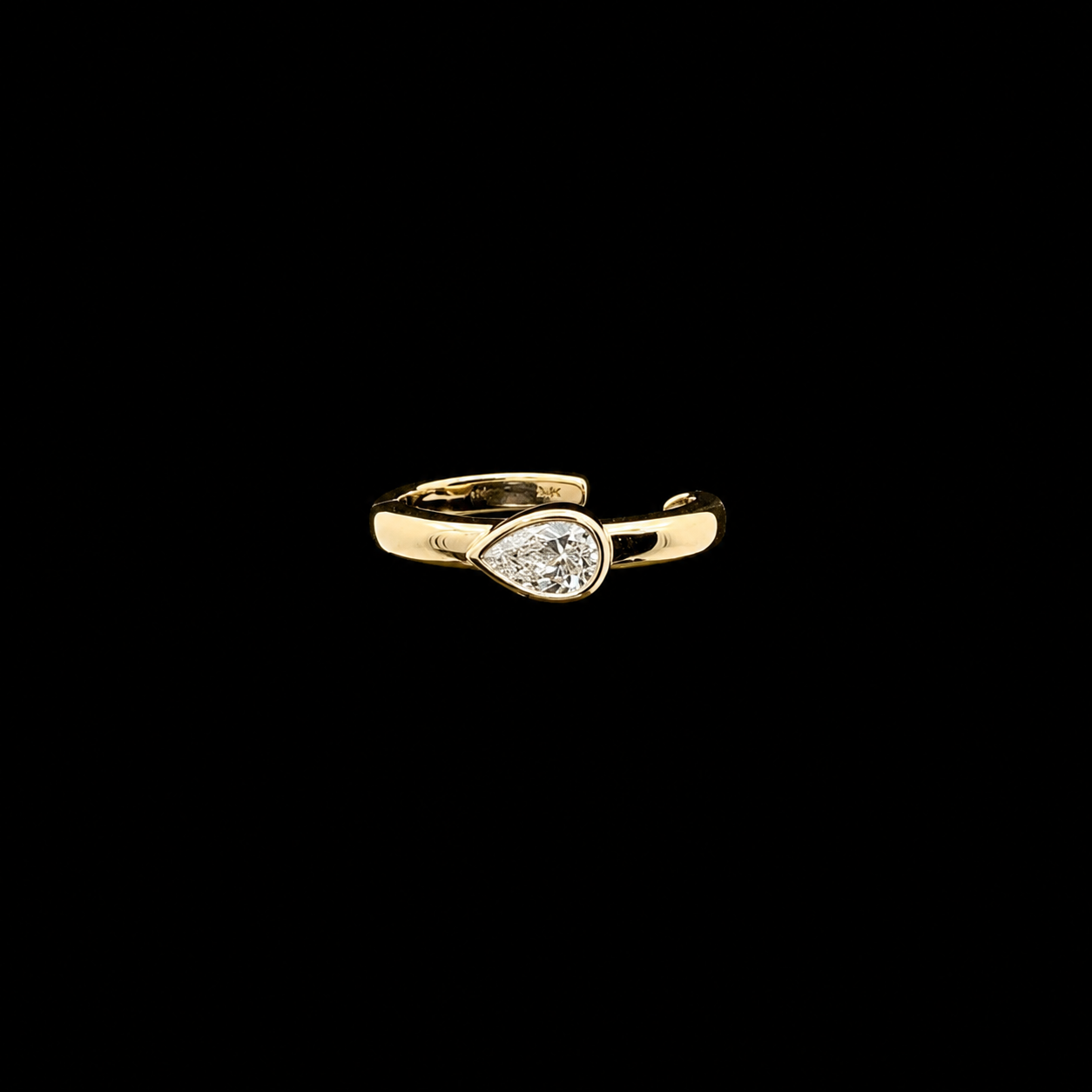 Aura Pear Stud