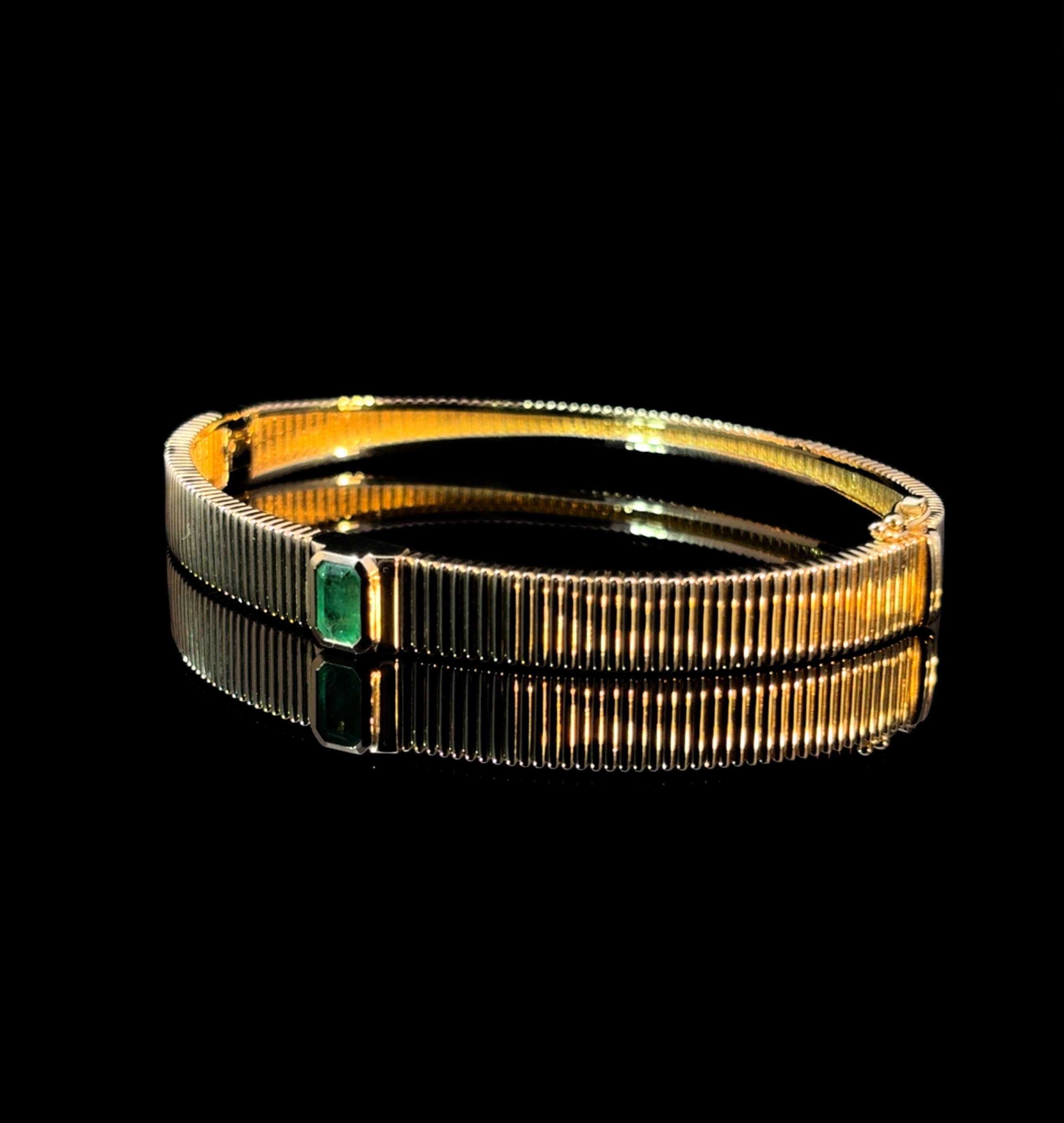 Ribbed Emerald Gold Bangle