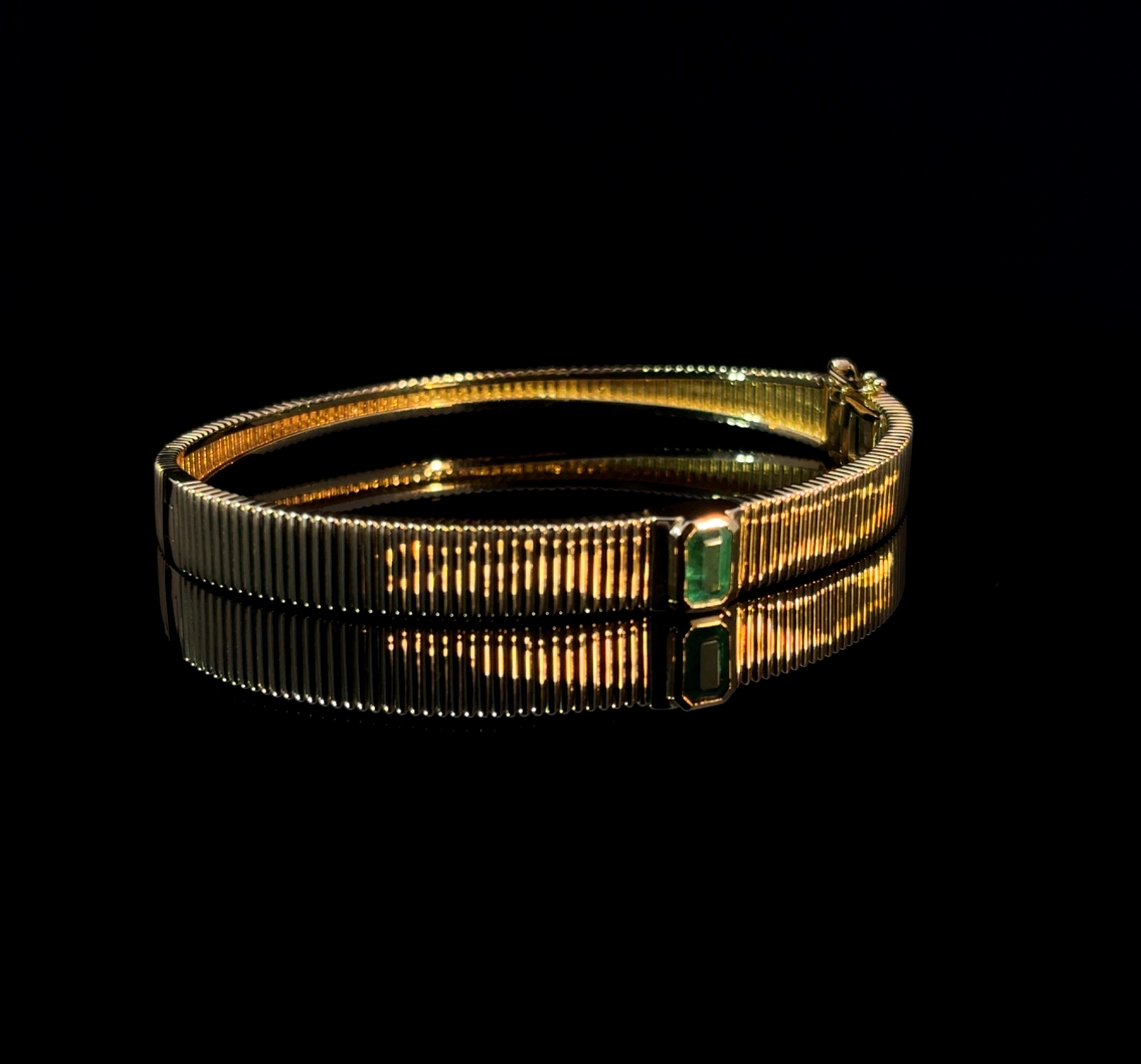 Ribbed Emerald Gold Bangle