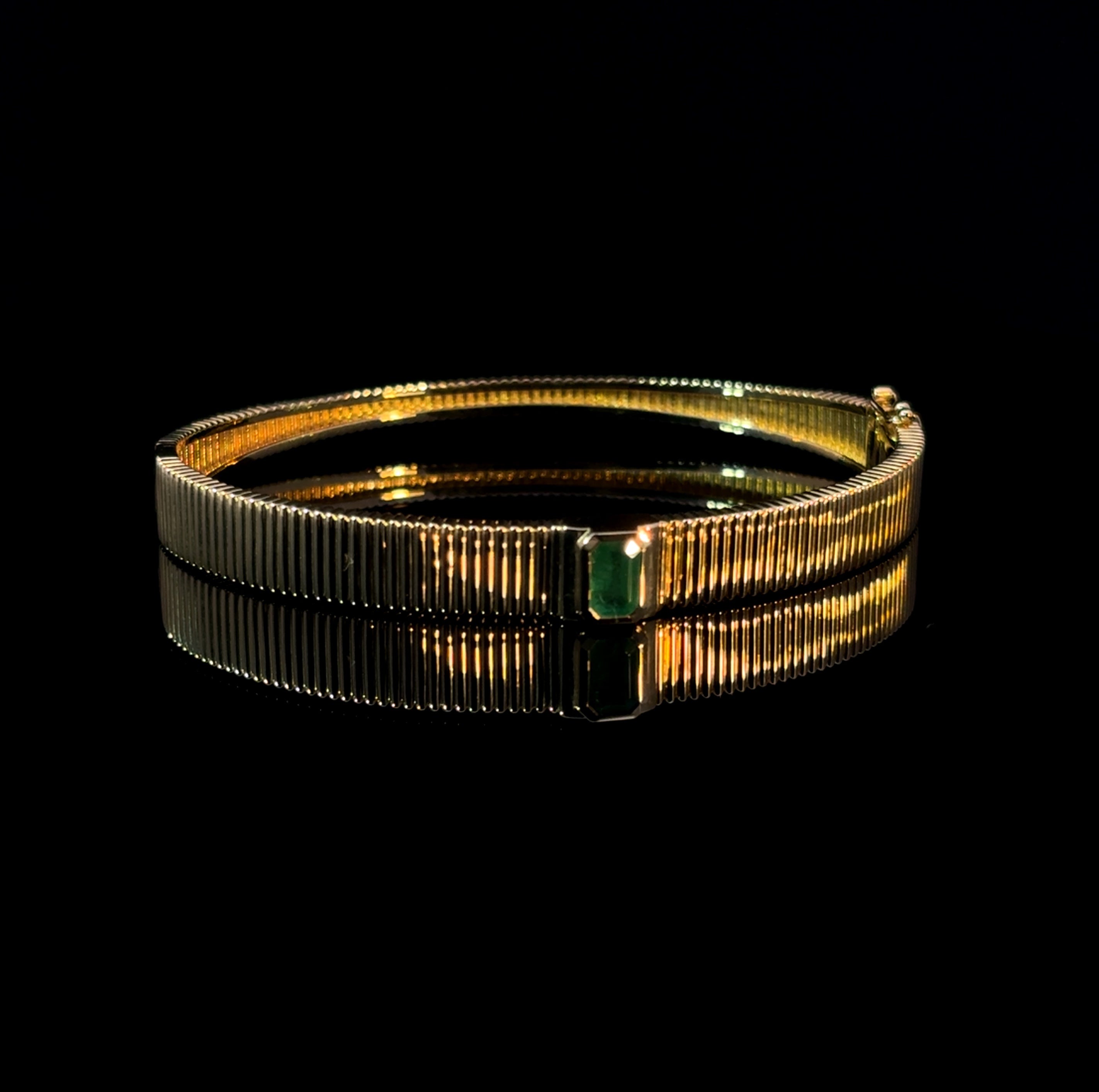 Ribbed Emerald Gold Bangle